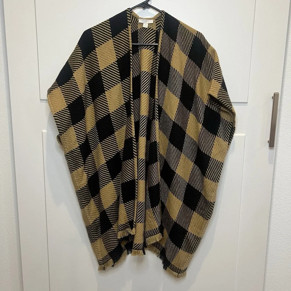LOFT Ann Taylor Women's Camel Buffalo Plaid Blanket Wrap Size‎ M/L